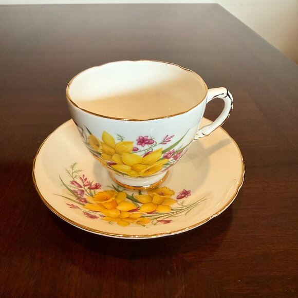 Delphine English Tea Cup and Saucer Set - Daffodils - Picture 2 of 5
